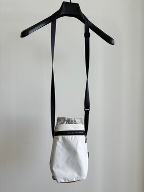 Lululemon White/Olive Crossbody Waterbottle Bag